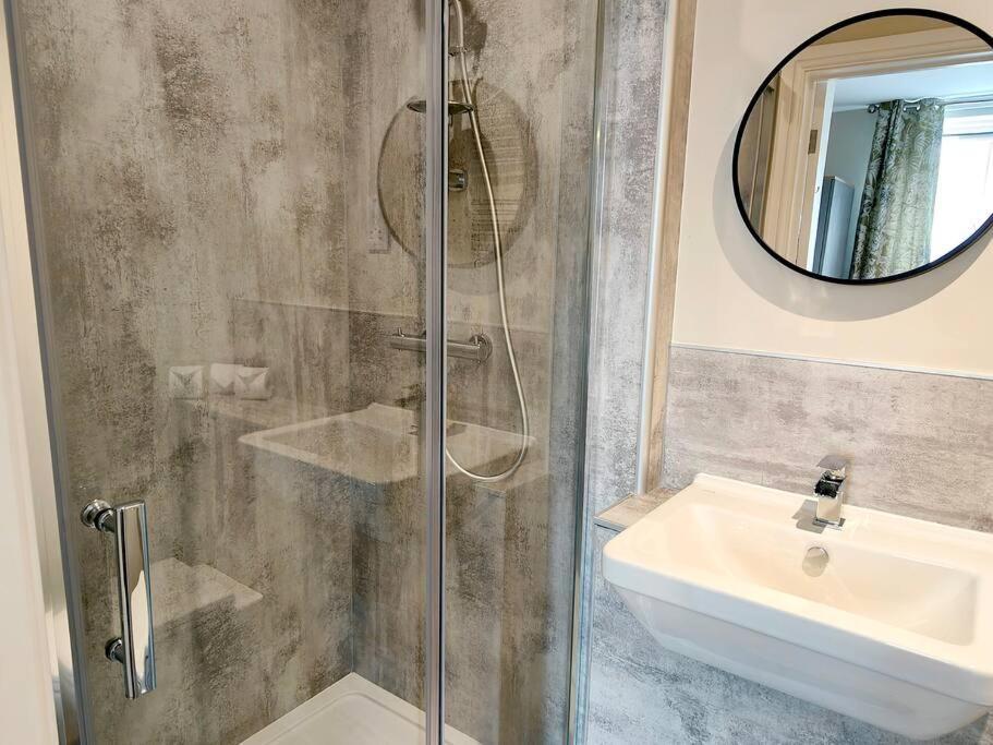 Carvetii - Anne House Room 2 - Dbl Bed First Floor En-Suite 卡莱尔 外观 照片